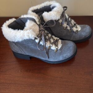 Earth Origins Gray Faux Fur Lined Women's Ankle Boots Size 8 Brand New